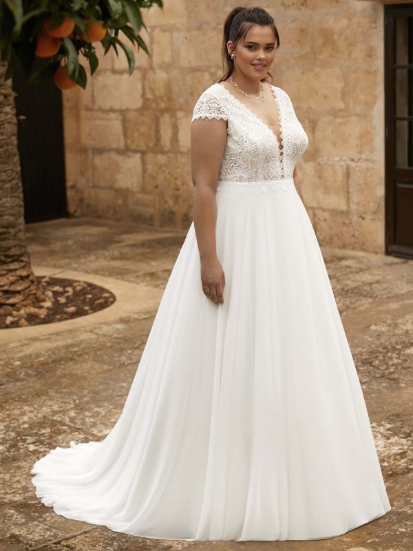 Robe de mariée Célestia – Robe A-Line en dentelle avec jupe fluide