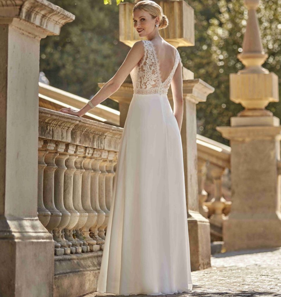 Combien coûte une robe de mariée en 2026 ? 1 robe de mariée bohème dax fluide dentelle dos nu élégant