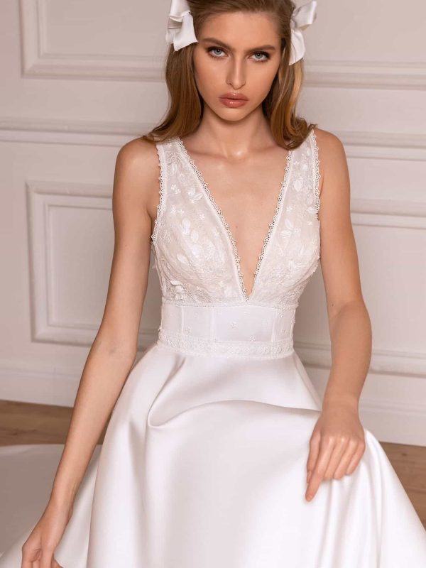 robe de mariée dax satin décolleté plongeant dentelle élégante