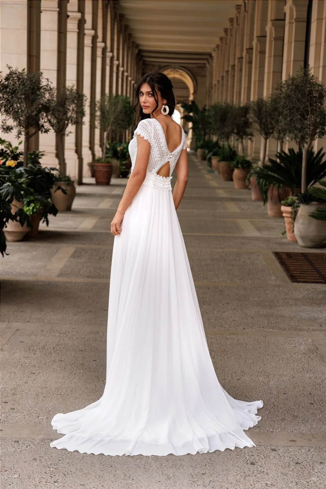 Robe de mariée Heucate bohème en dentelle 1 robe de mariée Heucate bohème dentelle fluide Maison Preciosa Dax
