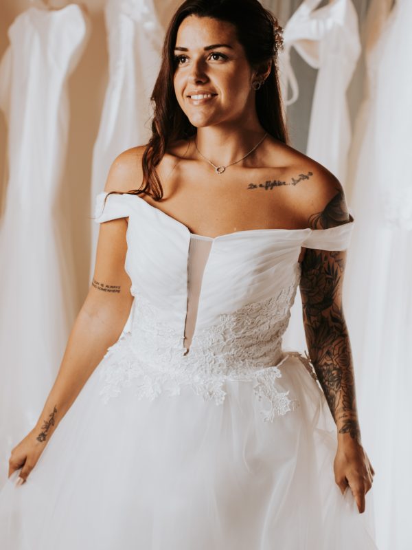 Robe de mariée Myosotis princesse décolleté épaules – Maison Preciosa Dax