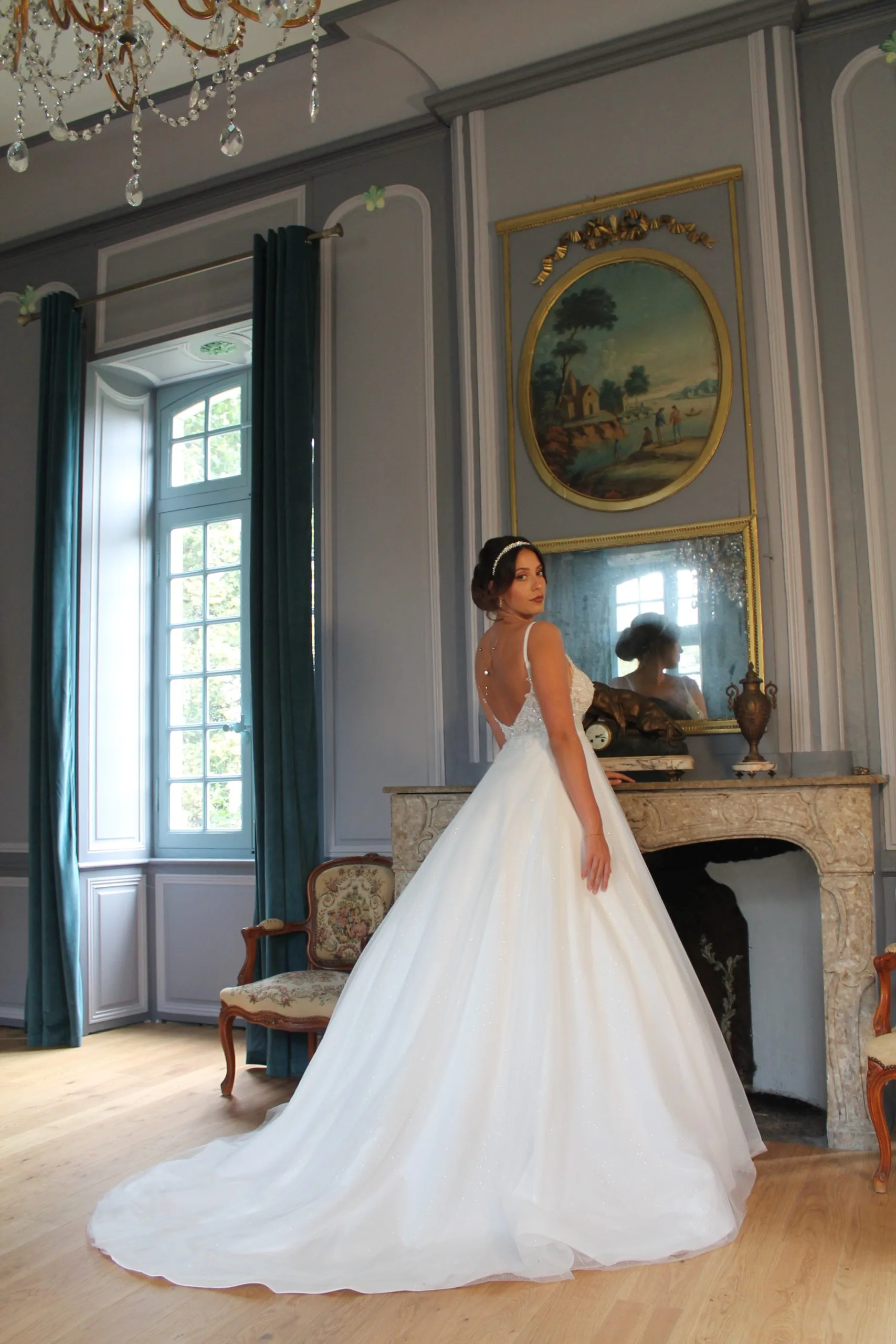 Robe de mariée princesse THALÈS – Tulle et bustier brodé lumineux 2 Robe de mariée princesse princesse THALÈS (vue 2) – Tulle et bustier brodé lumineux – Maison Preciosa, boutique mariage à Dax (Landes)