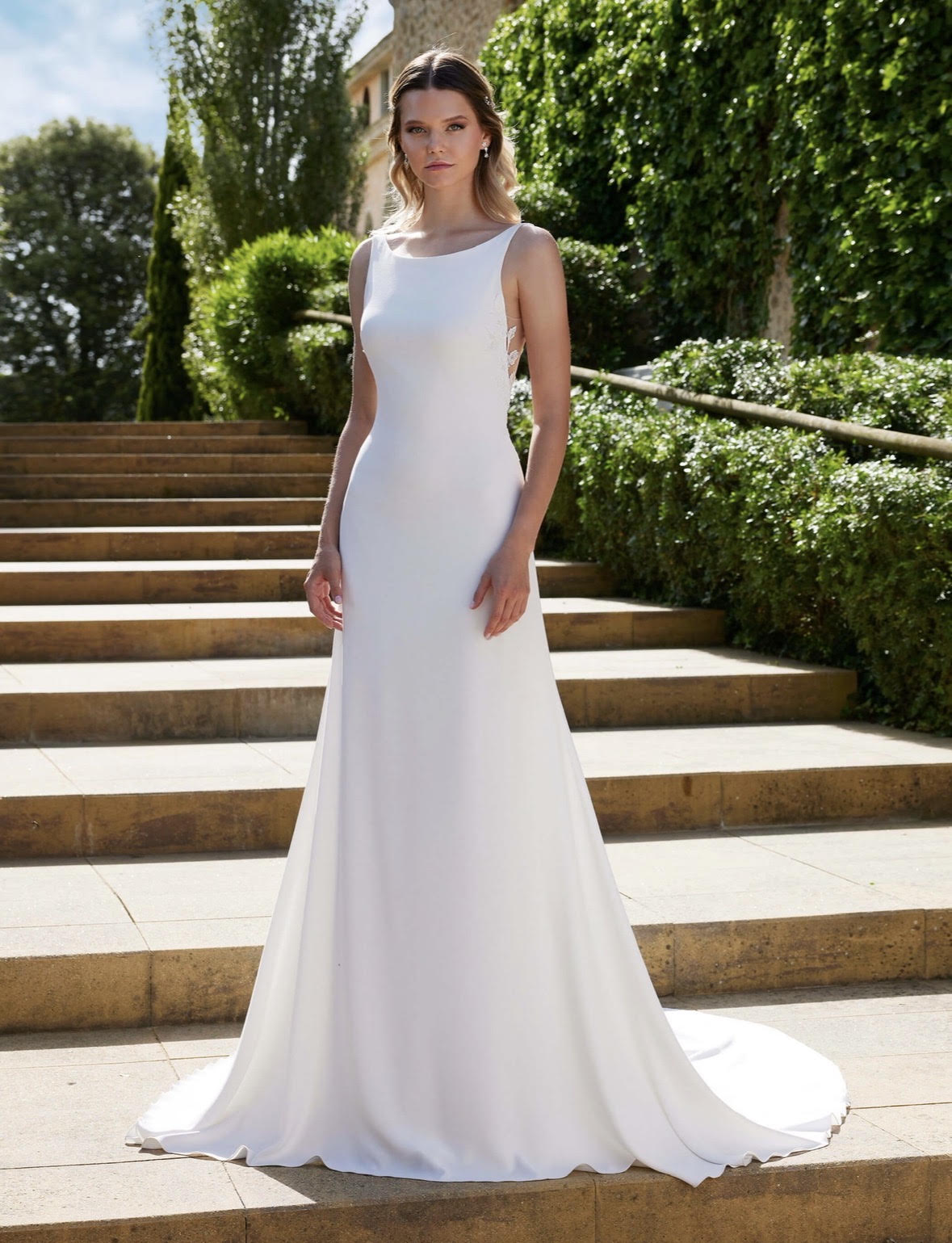 Robe de mariée bohème Dax AMARRA – Dos illusion brodé et silhouette fluide 2 Robe de mariée Amarra – vue de face – Maison Preciosa Dax