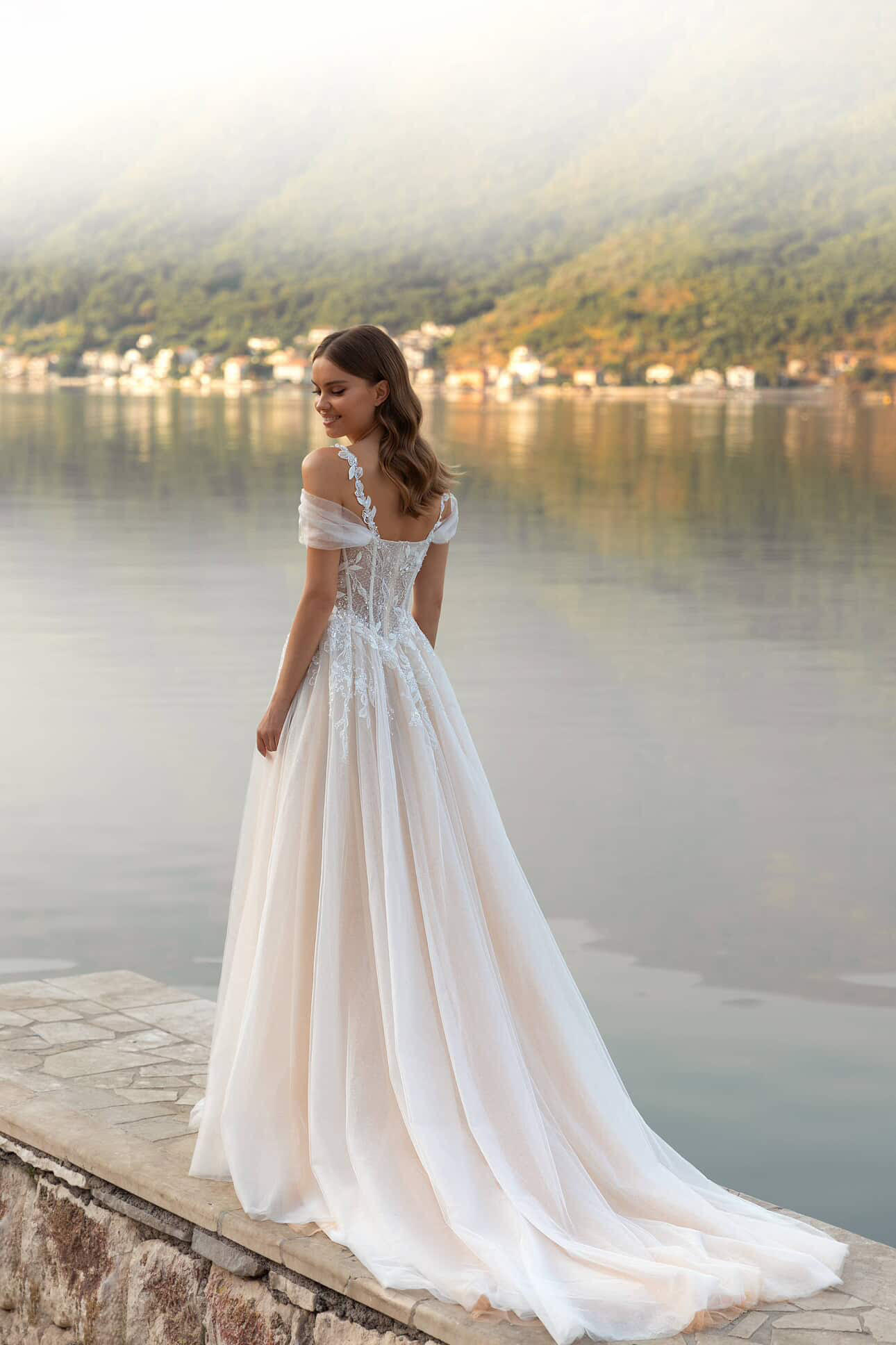 Robe de mariée Hathor princesse dentelle 3 Robe de mariée Hathor – vue de dos – Maison Preciosa Dax
