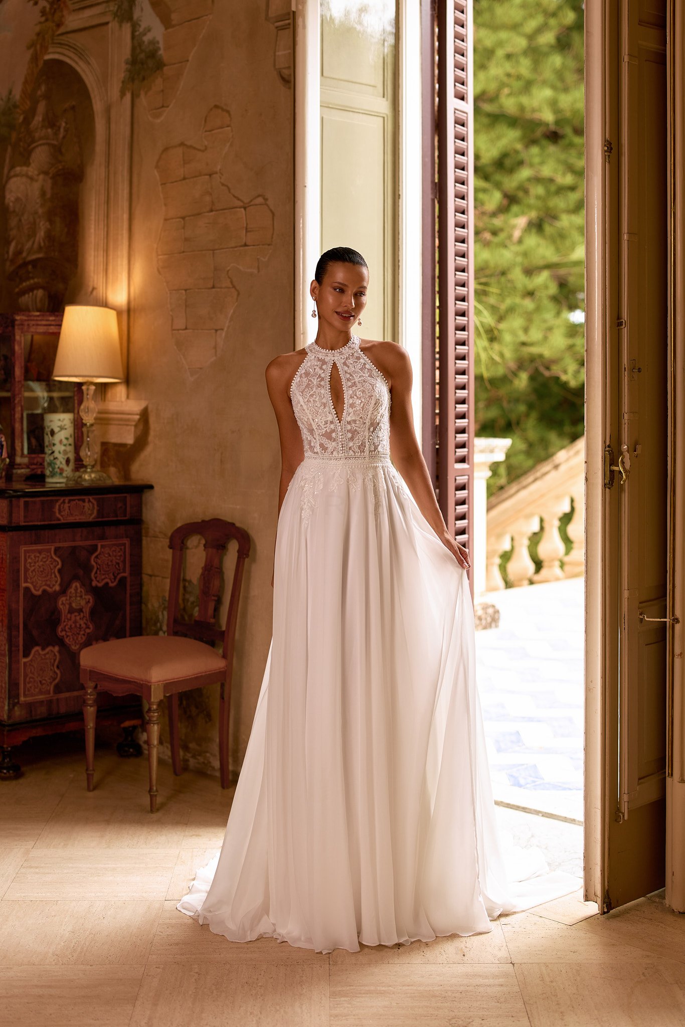 Robe de mariée Texas – bohème col américain 1 Robe de mariée bohème Texas à col américain, dentelle et mousseline – Maison Preciosa, boutique mariage à Dax (Landes)